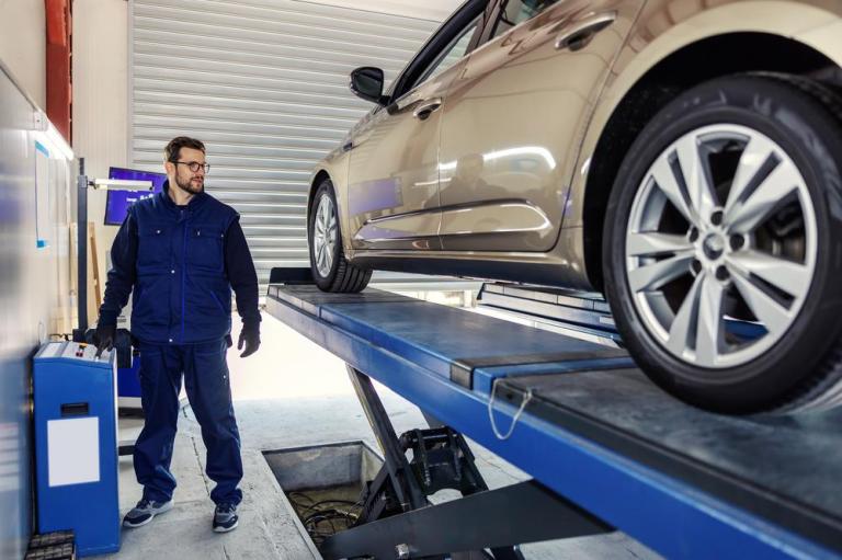 Révision automobile à Lécousse, que faut-il vérifier ?